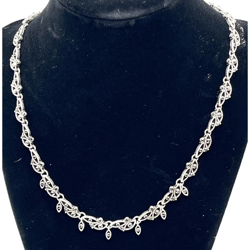 Crown Trifari Antique Silver Tone Marcasite Dainty Leaf Petal Chain 16